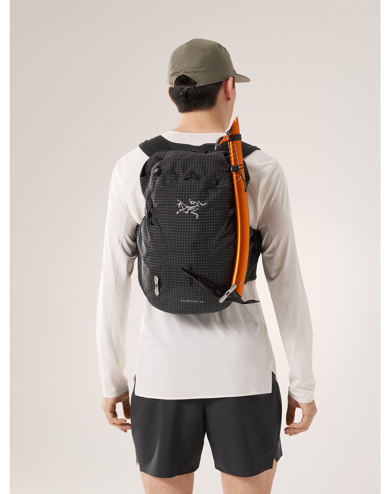 S24-X000007517-Norvan-14-Vest-Black-Detail-1