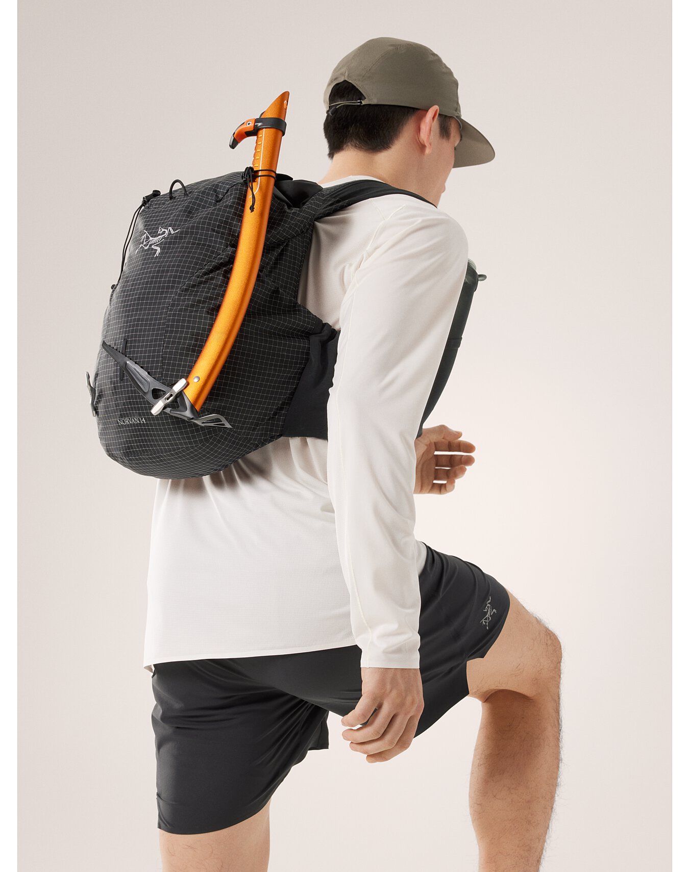 S24-X000007517-Norvan-14-Vest-Black-Hover