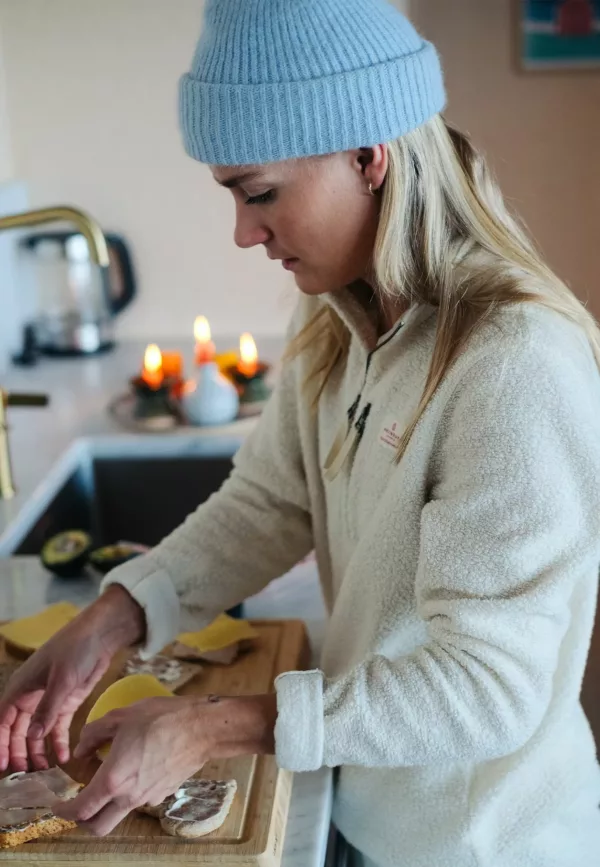 hut-hz-womens-1-jpg-600x867