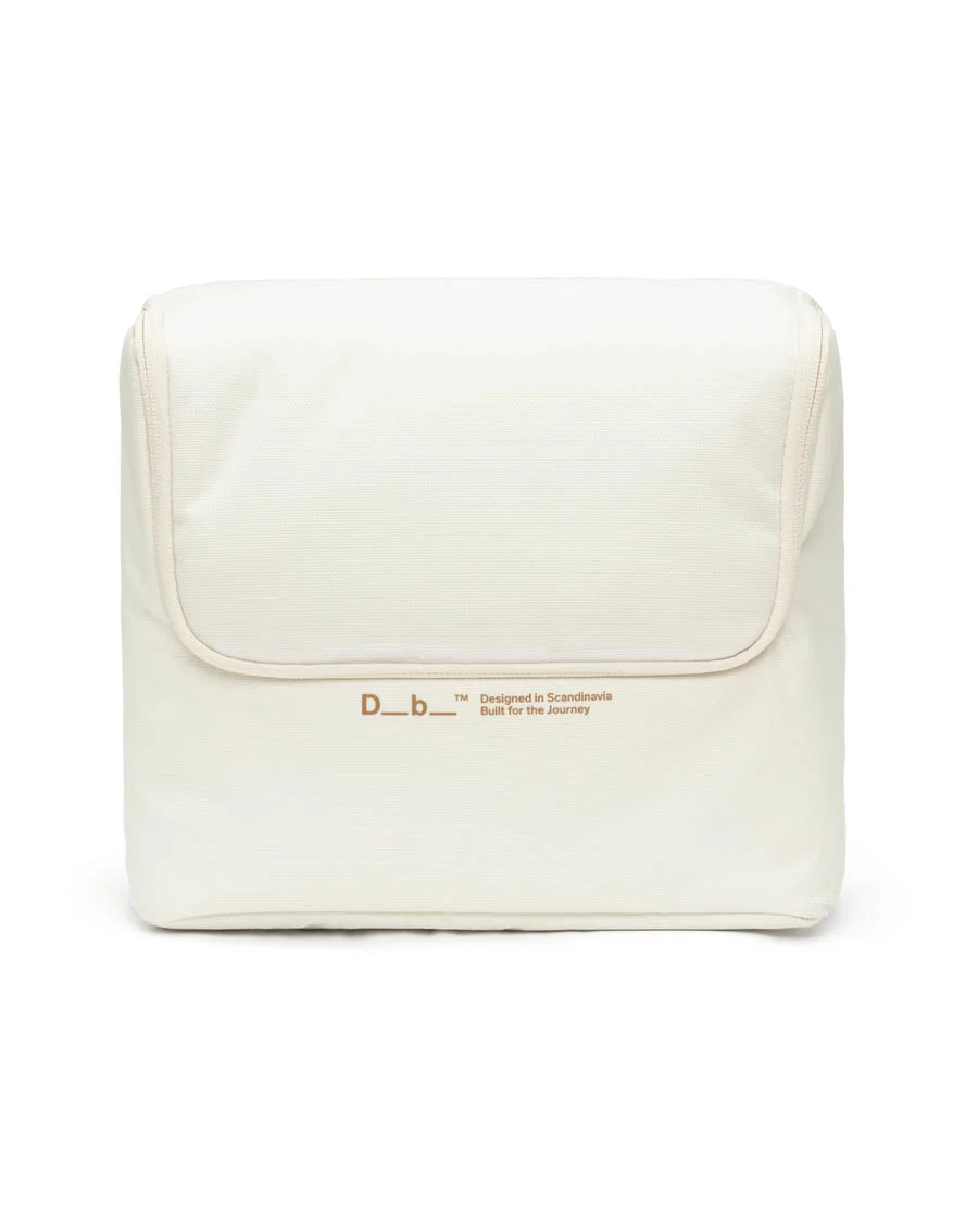 DB Essential Washbag M Oatmilk