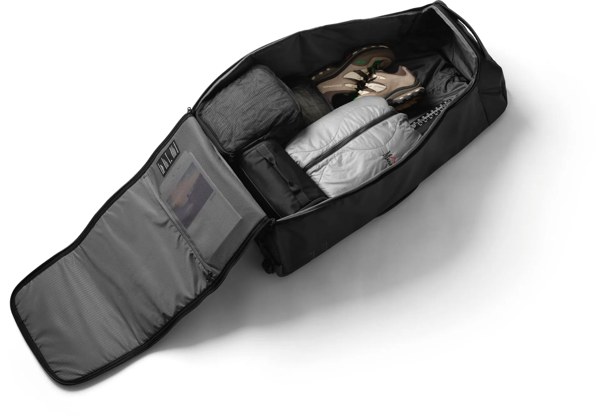 hugger_roller_90L_pack_02_1920x1920