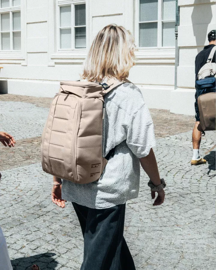 Douchebags DB Hugger Backpack 20L Fogbow Beige 1000174101501 Platou Sport 4