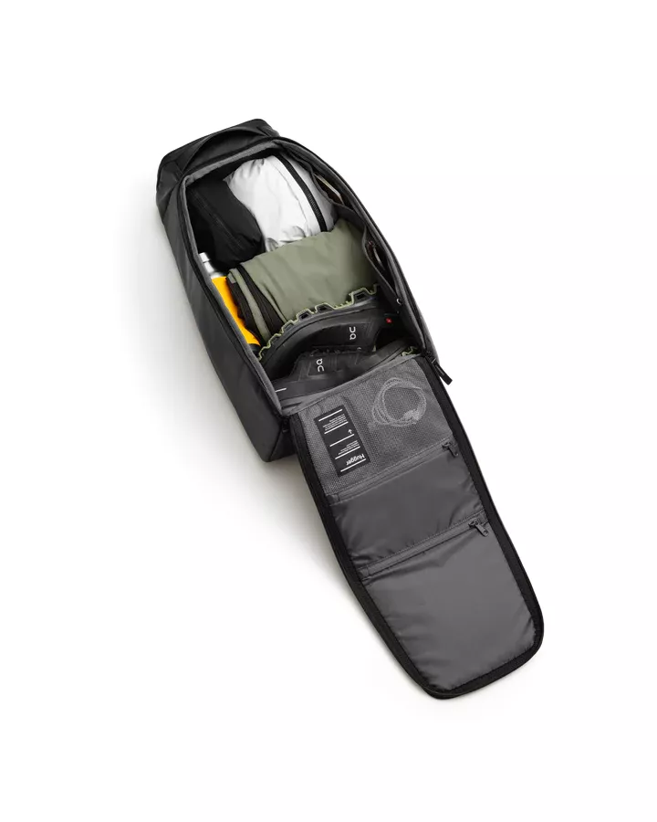 Douchebags DB Hugger Backpack 30L Black Out 1000176004901 Platou Sport 4