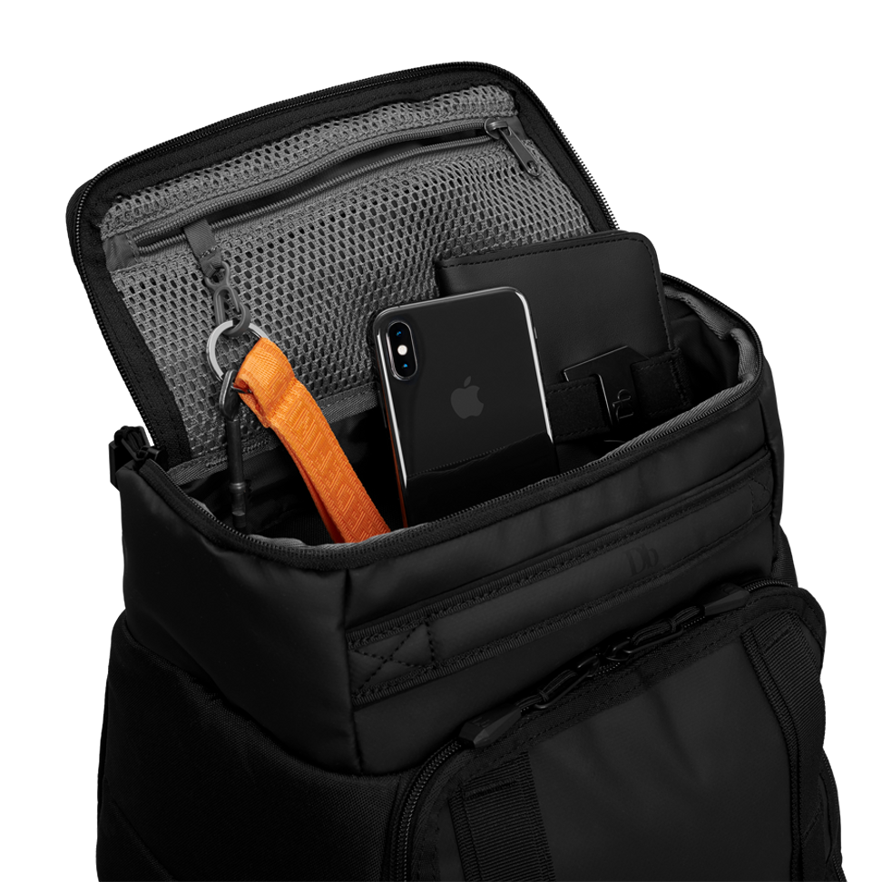 Douchebags DB Hugger Backpack 30L Black Out 136-2E01 Platou Sport 2