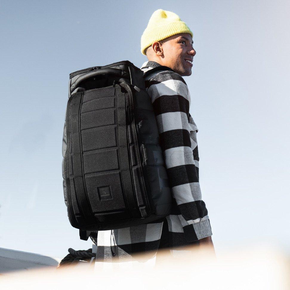 Douchebags DB Hugger Backpack 30L Black Out 136-2E01 Platou Sport 3