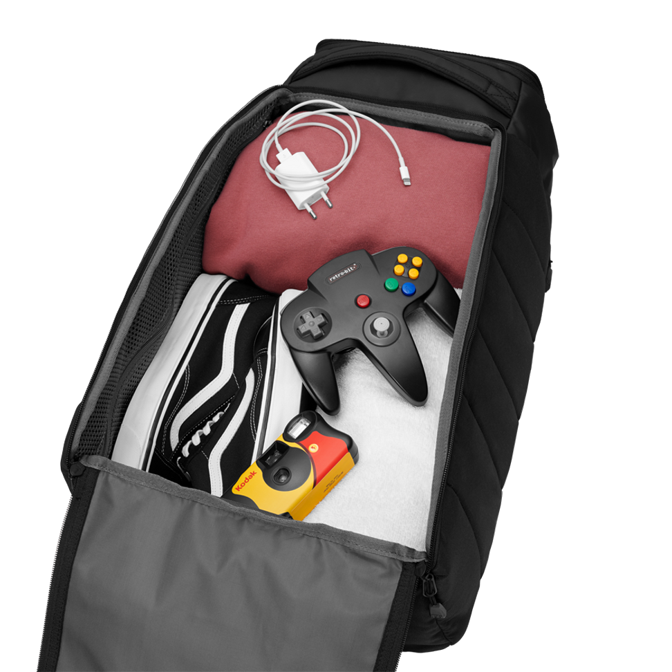 Douchebags DB Hugger Backpack 30L Black Out 136-2E01 Platou Sport 7