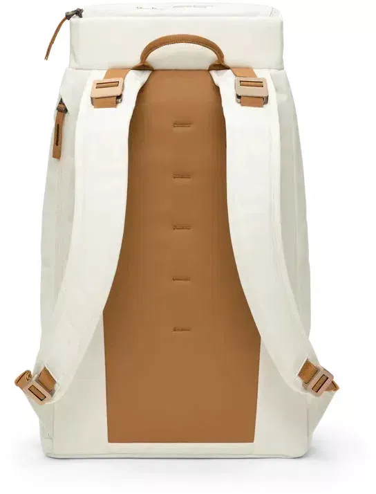 Douchebags DB Hugger Backpack 30L Oatmilk 1000176901501 Platou Sport 4