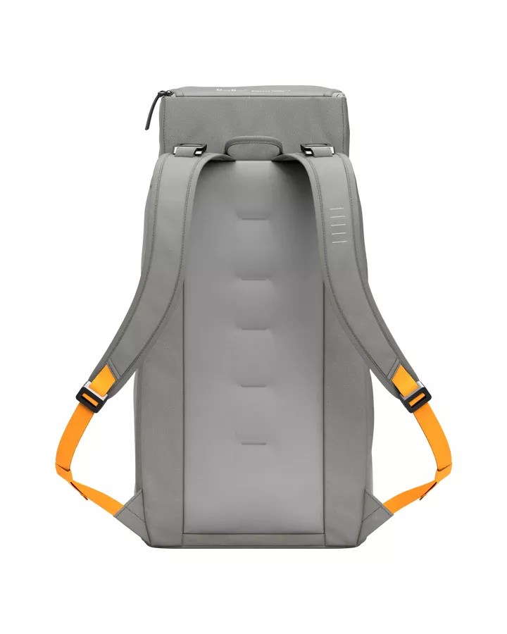 Douchebags DB Hugger Backpack 30L Sand Grey 1000176009001 Platou Sport 3