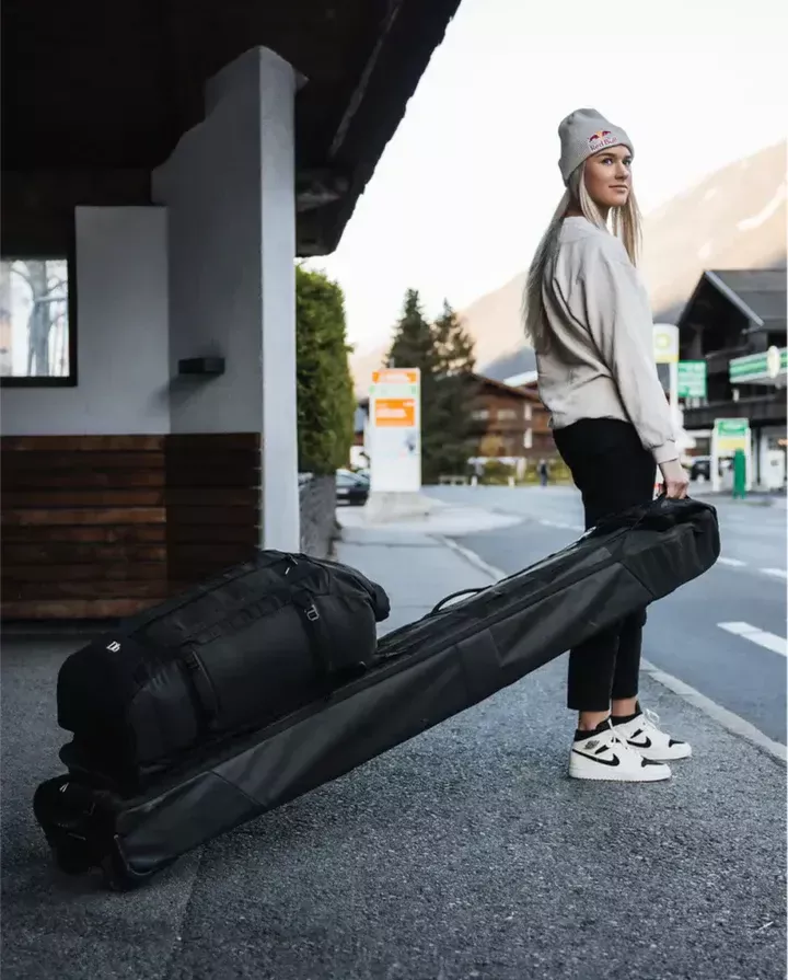 Douchebags DB Snow Roller Pro 70L Black Out 4000579004901 Platou Sport 1